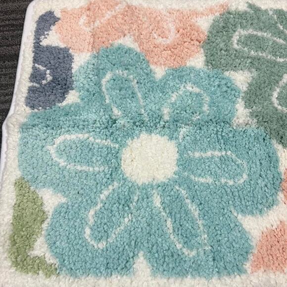 ZGXL Pastel Flower Bath Mat 16x24” Plush Non-Slip Rug - Picture 4 of 7